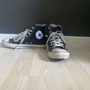 Converse - Säljer mina svarta converse då dom blivit för små för mig
