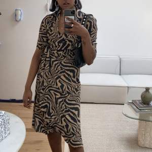 Printed wrap dress, in great condition 