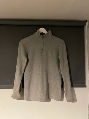 Polo Ralph Louren sweatshirt  - Polo Ralph Louren sweatshirt  Storlek 10-12 years Använd nåra gånger men är i bra skick 
