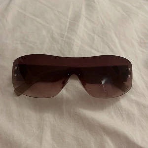 Solglasögon🤍 - Trendiga solglasögon, helt oanvända🤍