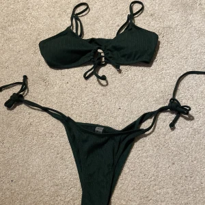 Mörk grön bikini  - Säljer min jättefina bikini då den aldrig har kommit till användning