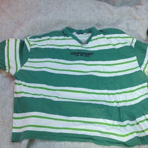 Oversized t-shirt  - Grön/vit randig t-shirt  Storlek 3XL loose fit  Pris går att pruta