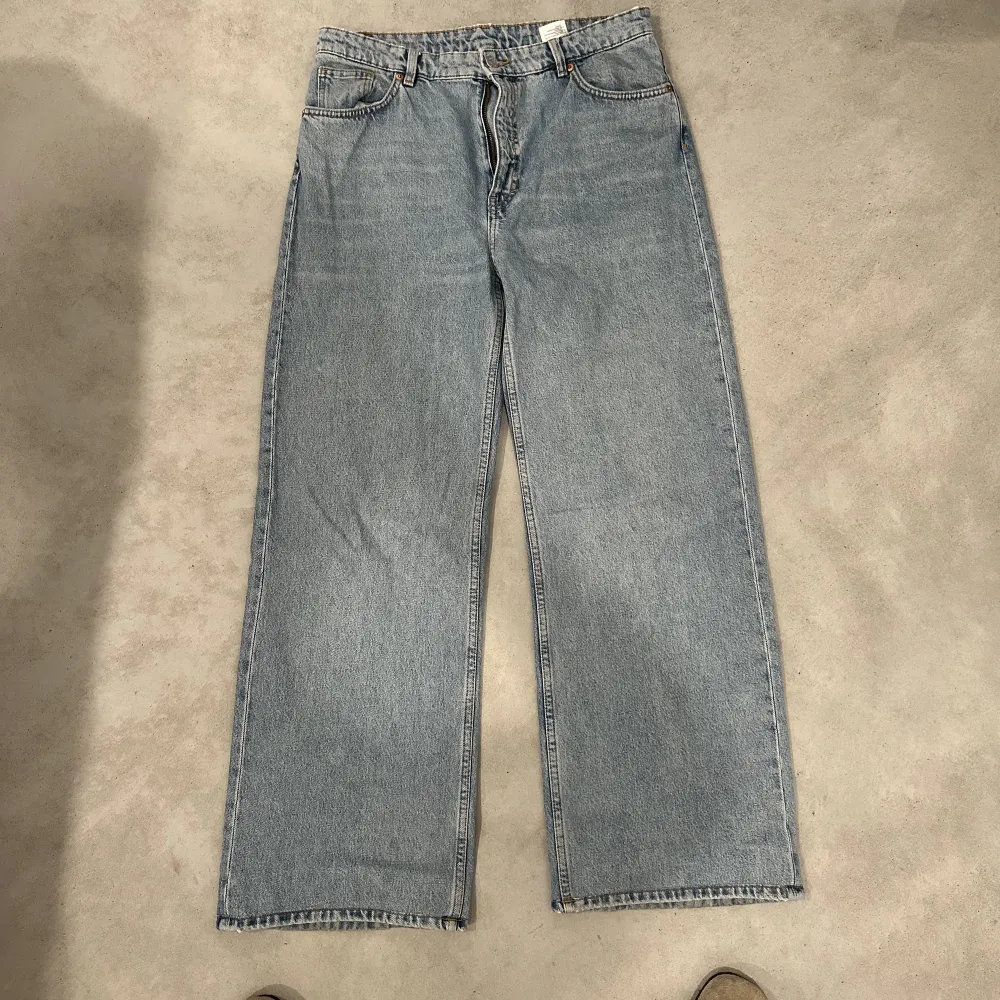 Monki Yoko jeans i väldigt bra skicka nästan aldrig använda. Jeans & Byxor.