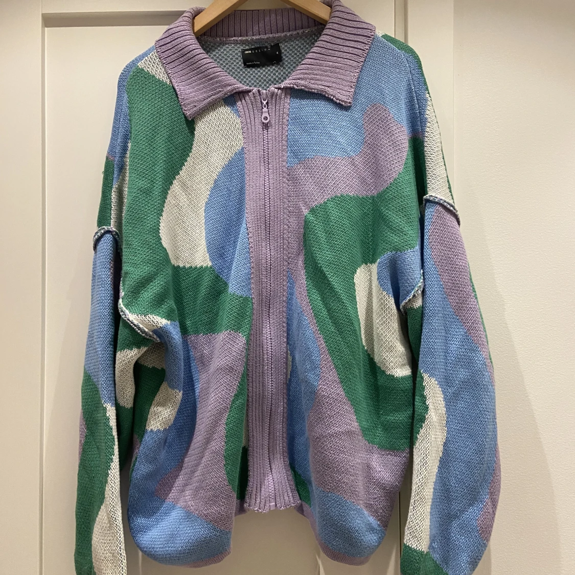 Färgglad kofta från ASOS - 90