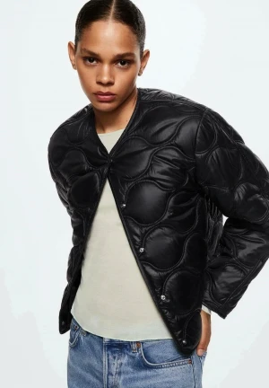 Trendig slutsåld mango jacka - Säljer denna superfina jackan från mango som är slutsåld. Sparsamt använd. Nypris ca 500