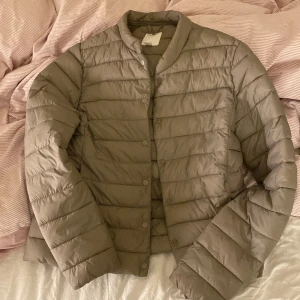 Jacka hm - Skit snygga jacka från hm💕 jag tycker att den sitter som xs-s