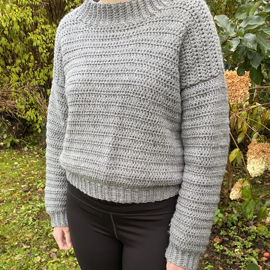 đ©¶GrĂ„ virkad tröjađ©¶