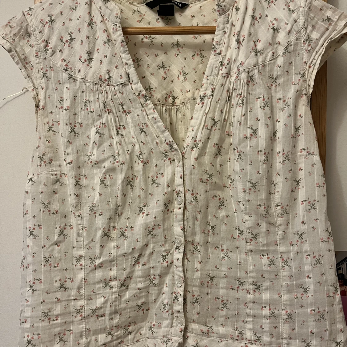 Blus med fina detaljer