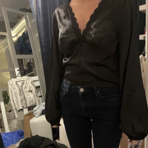 Fest top - Super fin långsemester som funkar både till vardags och fest i storlek M