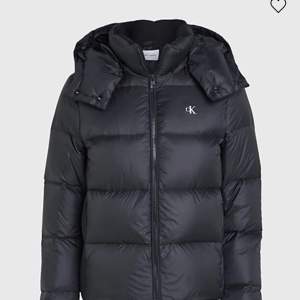 En jätte fin Calvin Klein jacka, inte använd så mycket  Nypris: 2600 Pris kan diskuteras 