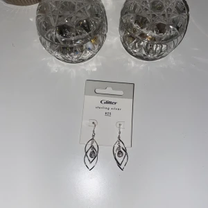 Örhängen  - oanvända örhängen från glitter✨säljer då jag har två par