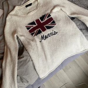 Morris lady tröja 🌺 - Säljer en fin Morris ladys tröja, då den tyvärr är för liten för mig. Fint skick. Storlek S funkar även till M. Har för mig att jag köpte den för 1600kr när den va nedsatt. Köparen står för frakten 🌺🥰 400kr eller lämna pris förslag