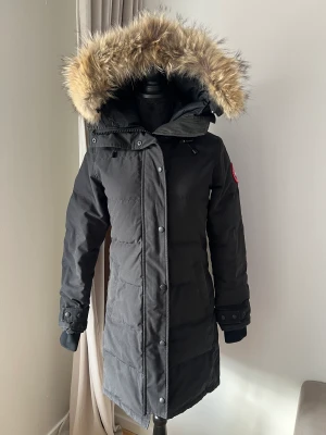 Canada goose  - Snygg Canada goose jacka i modellen shelburne parka. Värmer väldigt bra. 