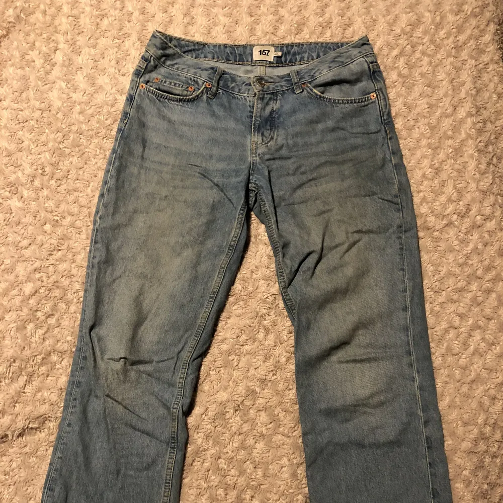Hej! Jag säljer mina low waist jeans från lager 157 som har blivit lite för stora för mig. Skriv för mer bilder!. Jeans & Byxor.