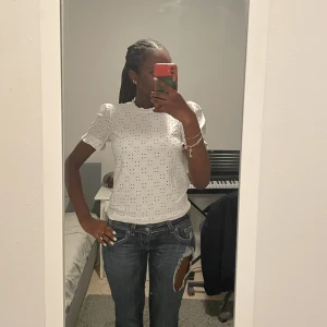 Vit, kortärmad topp - Helt oanvänd vit topp från Salt, underbart skick🌼