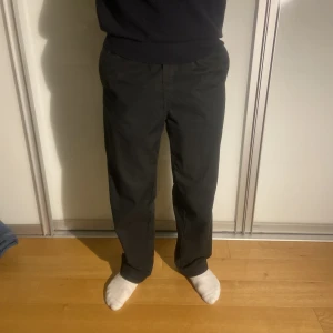 Carhartt kostymbyxor - Kostymbyxor från carhartt. Köpta för 1200 säljer för 350