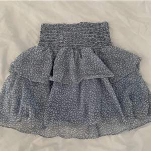 Superfin volang kjol ifrån Chelsea💕 nypris 499kr💕 använd köp nu!❤️