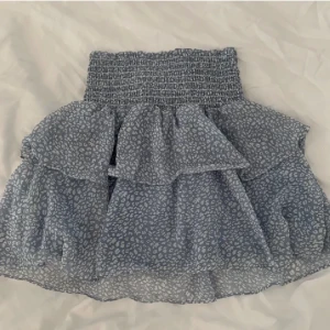 Chelsea kjol - Superfin volang kjol ifrån Chelsea💕 nypris 499kr💕 använd köp nu!❤️