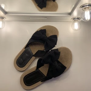 Sandaler - Söta flipflop tofflor/sandaler oanvända🤍strl 41