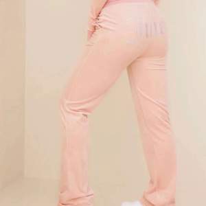 Säljer mina rosa Juicy Couture byxor. Storlek S. Fler bilder kan fås vid intresse