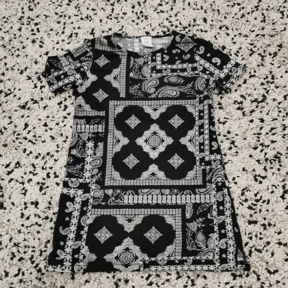 EN FIN T-SHIRT SOM PASSAR 7-8 ÅRINGAR.. T-paidat.
