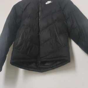 Nike jacka - Storlek m. 137-147