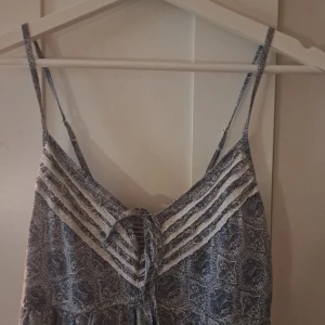 Linne/blus - Oanvänd, strl S ungefär.