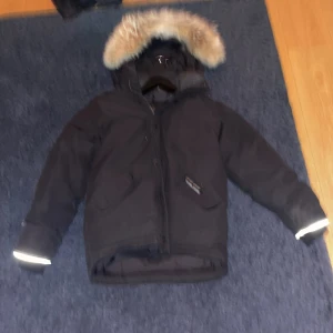 Canada goose  - Äkta canada goose med päls på 8000 ny pris mitt pris 3500 kan diskuteras