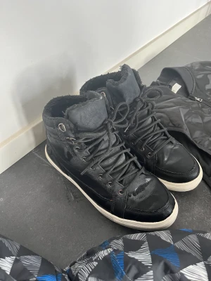 Vinterkängor herr  - Svarta fodrade kängor. Knappt använda! Strl 40