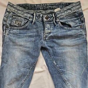 Low waist jeans  - Säljer dessa G-STAR RAW jeans då de inte passa. För mer bilder skriv gärna priv😊