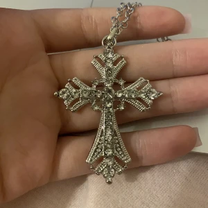 korshalsband  - helt nytt, går att justera längden 