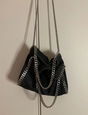 Stella McCartney väska  - Intressekoll på min super fina stella McCartney väska!🥰