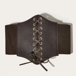 Halloween pirat - Säljer en korsett och ett rött hårband perfekt till halloween om du ska va pirat 🏴‍☠️ blev ändrade planer för mig därför säljer jag detta. Oanvänt, precis hämtat ut paketet. (130kr för båda vid snabbt köp) 