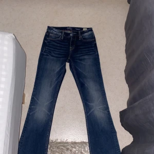 Lågmidjade jeans  - Säljer dessa Lågmidjade jeans bootcut därför jag inte har någon användning av dem. Vintage. Sitter som xs/s