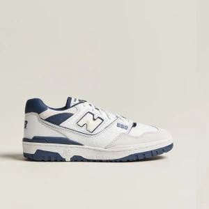 New balance 550 - Så gott som nya New balance 550 storlek 38, köpta för 1700kr och mitt pris är 799. Använda fåtal gånger men uppfräshade och tvättade!!