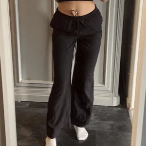 Linnebyxor  - Svarta linnebyxor i fint skick. Passar är som storlek s🖤