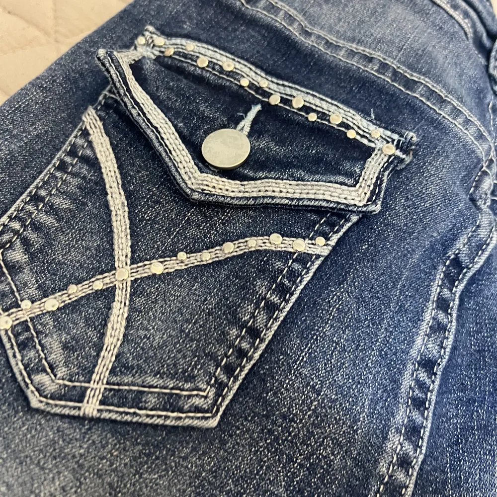 Jätte fina och sköna jeans. Beställt från shein storlek petite xxs men passar som Xs (stretchig) . Jeans & Byxor.