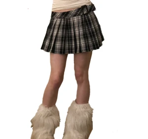 Rutig minikjol - Rutig väckad minikjol🎀 väldigt bra skick‼️pris kan diskuteras 