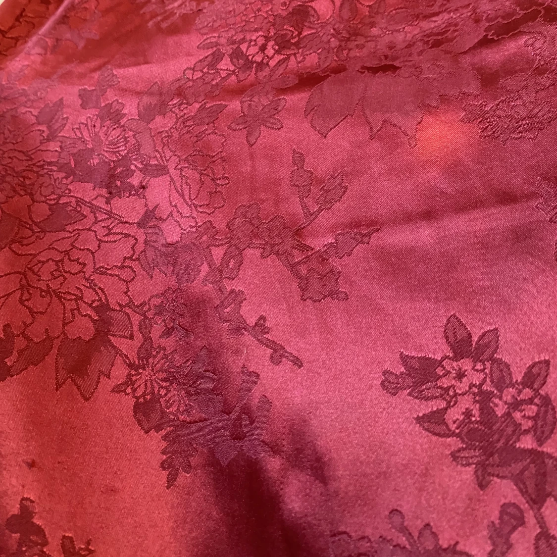 Glansiga röda byxor - 91