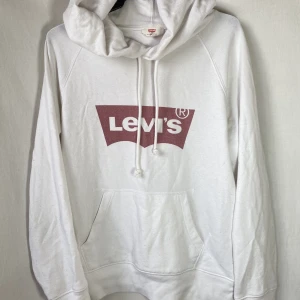 Levis hoodie - Lite nopprig.  Längd: 60cm