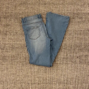Ljusblåa jeans  - Jeansen är från kids only. Säljer för jag använder inte längre. :) (kontakta innan trycker köp nu!!!)