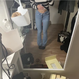 Jeans - Bootcutjeans ljusblå 🥰🥰 köpta på Plick men kommer inte till användning, bra skick!