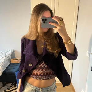 Vivienne Westwood Jacka - Skitsnygg jacka/kavaj från Vivienne Westwood (x Anglomania), köpt på Vintage i Paris  2022👾Armarna går att ha som trekvarts eller hela vägen ner. 😍😍 Strl 42 passar mig som är 165. Nypris: ca 8-10 tusen