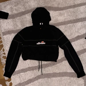 Ellese Vindjacka - En mag/kort jacka från Ellese i nyskick
