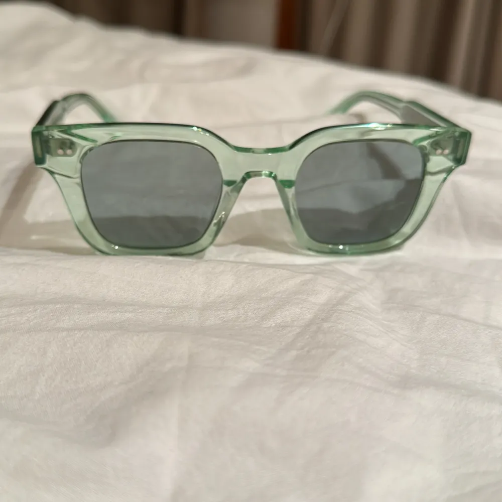 !!KOLLAR INTRESSE!! Helt oanvända chimi glasögon i färgen ”light green” modellen 04. Sån fin sommarfärg! Köpt för 1250 skulle vilja ha minst 950.💚. Accessoarer.