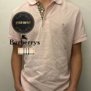 Burberry piké  - En riktigt fin Burberry Piké i färgen rosa | skicket är 9,3/10 inga defekter och självklart äkta | priset 700 nypris är ca 4000 | pikén sitter riktigt snyggt under en zip tröja | modellen på bilden är 183 och väger ca 72kg | pris går alltid att diskutera 