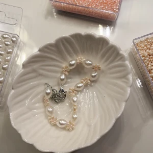 Armband  - •Leia armband  •Lillie armband  •Sophie armband Varje armaband 35kr/st😊🫶🏼