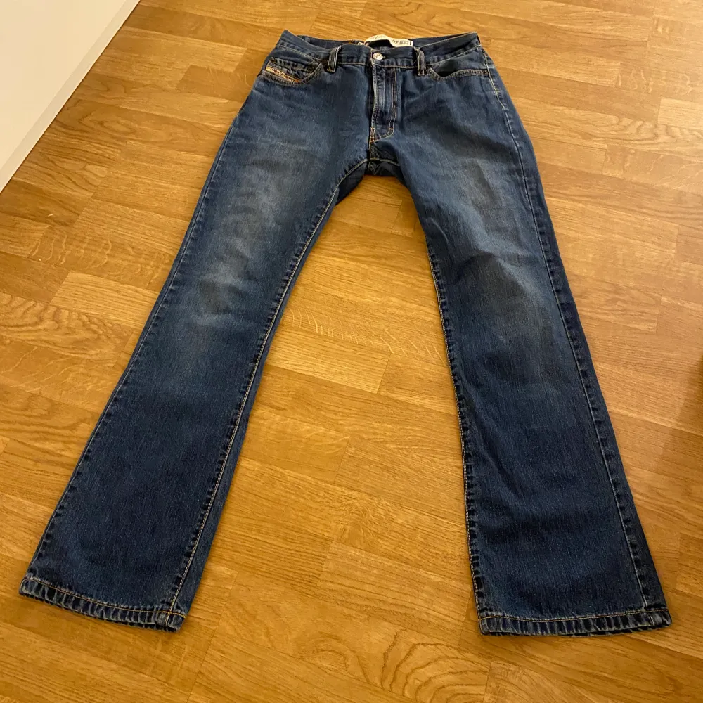 Straight-leg vintage diesel jeans. Så snygga 😍 Storlek 27. Jättebra skick!!. Jeans & Byxor.