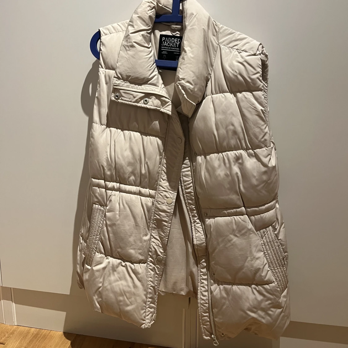 Puffer Väst Beige Asos strl M