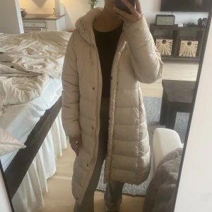 Lång vinterjacka  - Använt men fint skick!